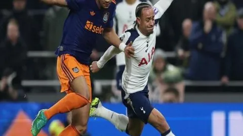 北京冰上运动迎来全民参与热潮